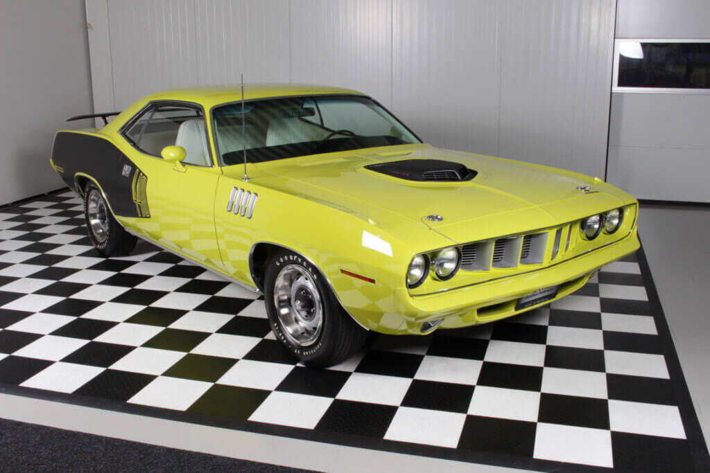 1971 Plymouth Cuda 440-6 pack with shaker hood